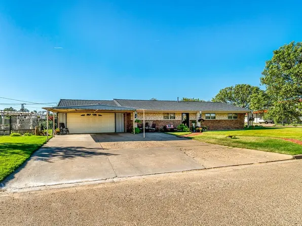 813 NW 8th St, Tulia, TX 79088
