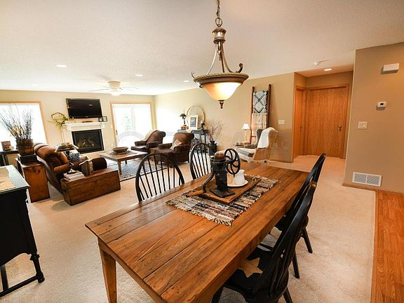 3rd image of 2445 Pembrooke Dr