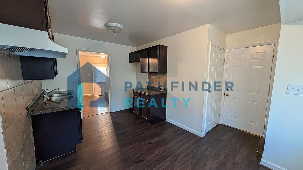 3 bed, 1100 sqft, $1,425 — Photo 4