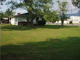 THE SIDE YARD