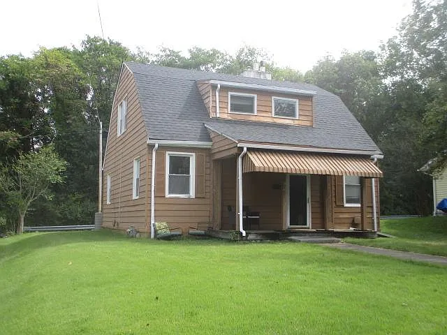 4 bed, 1.5 bath, 1494 sqft, $1,600 — Photo 2