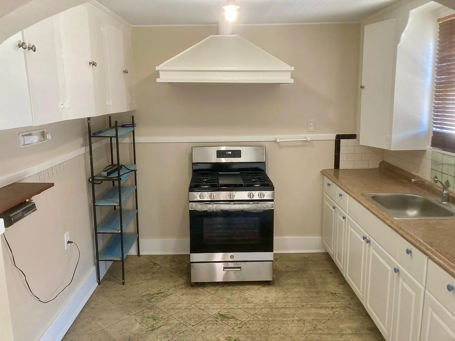 2 bed, 1.0 bath, $1,500 — Photo 3
