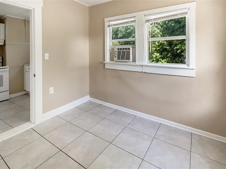 418 E Amelia Ave #C — Photo 14
