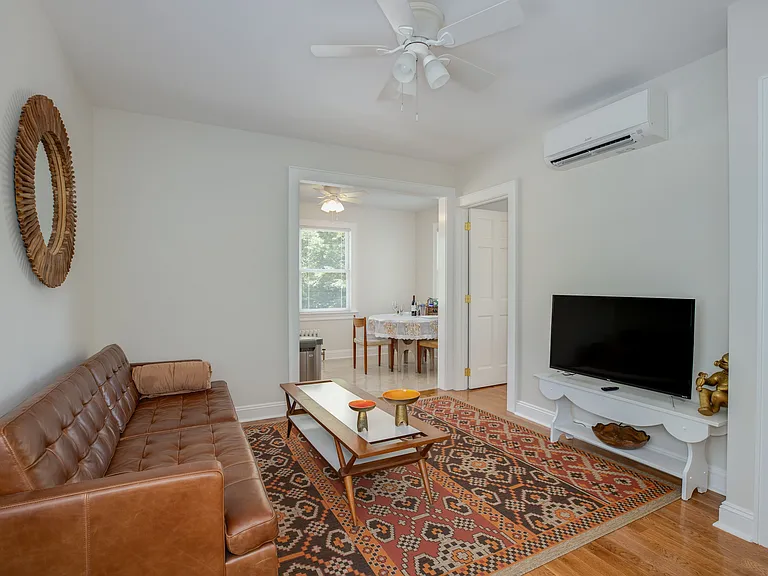 1215 Main St #2A — Photo 2