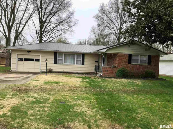 19 Magnolia Dr, Centralia, IL 62801