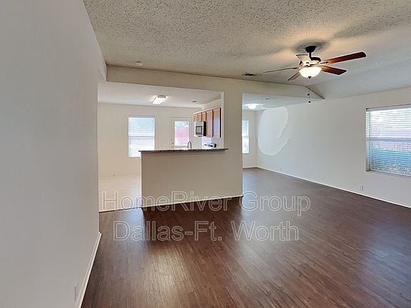 3rd image of 3601 Sonoma Dr
