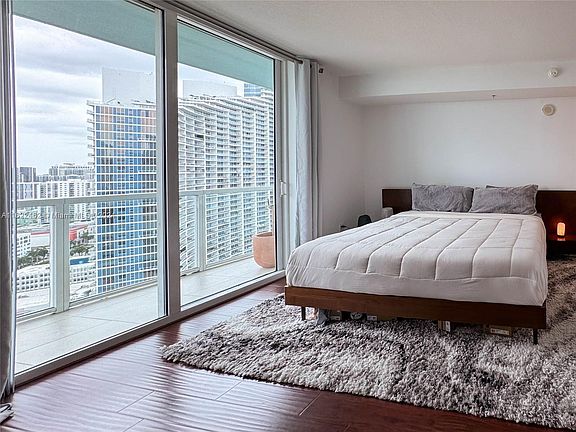 5th image of 1900 N Bayshore Dr APT 2912