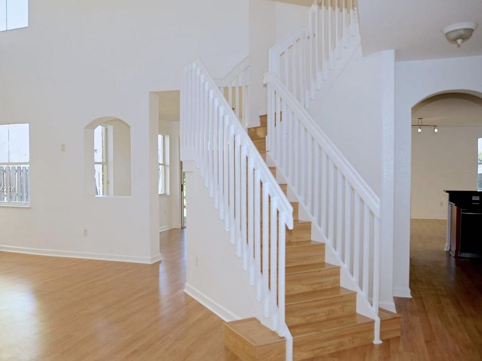 2nd image of 11129 NW 80th Ln