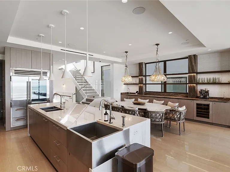 716 The Strand — Photo 20