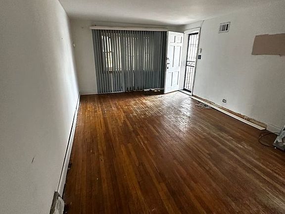 2nd image of 9641 S Oglesby Ave