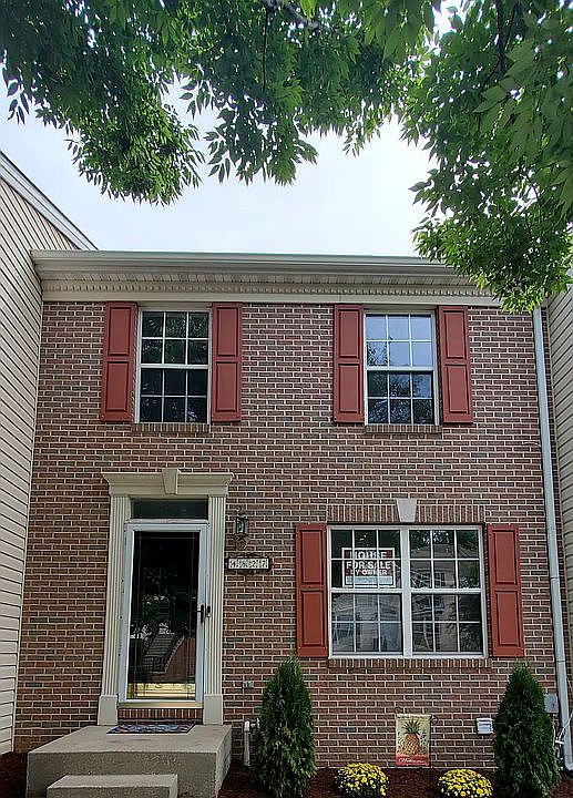 Front of 4827 Buxton