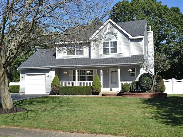141 Bishop Lane, Holbrook, NY 11741