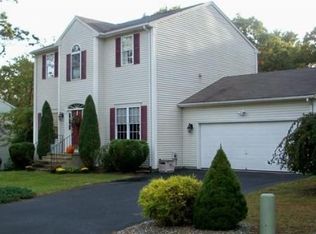 17 Fieldstone Dr, Coventry, RI 02816