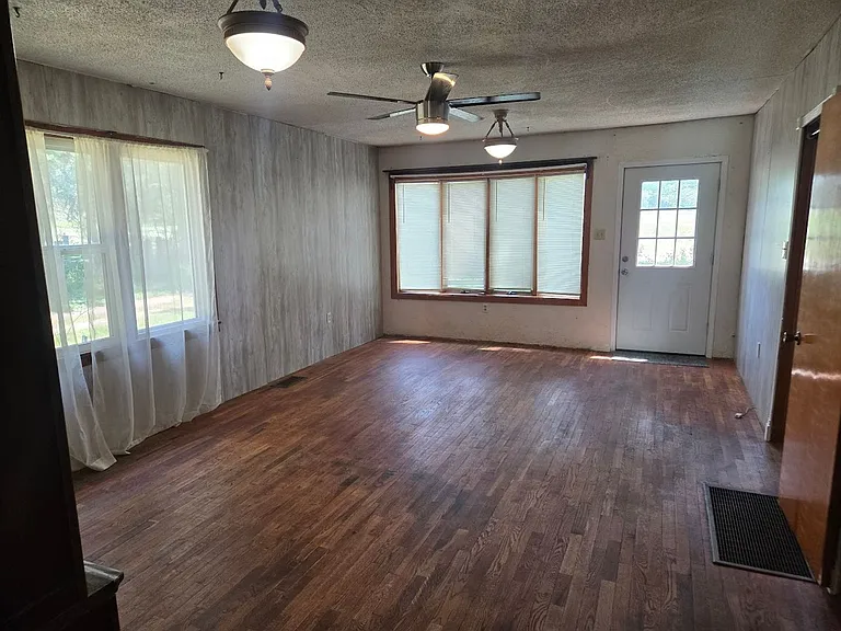 1405 Redwood Rd — Photo 14