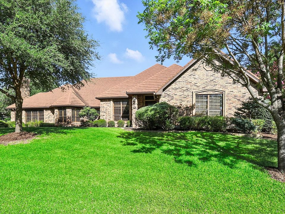 1st image of 2202 Lakeforest Dr