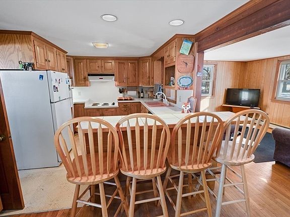 5th image of 11 Newbury Neck Rd