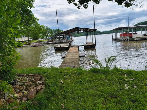 3498 Jet Dr, Stover, MO 65078