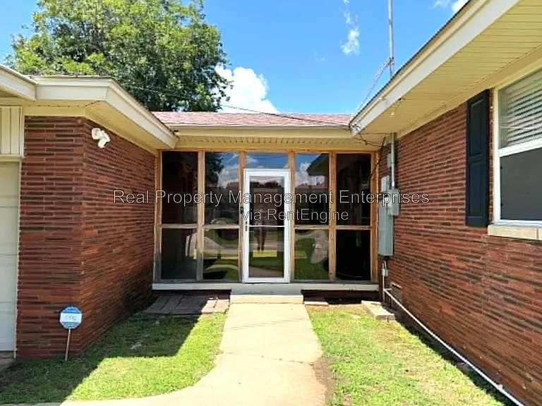 2301 N Warren Ave — Photo 6