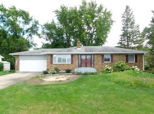 142 Rowantree Rd, Sycamore, IL 60178