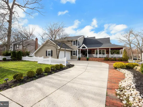27 Whitechapel Dr, Mount Laurel, NJ 08054