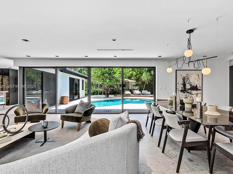 2500 Bayview Dr — Photo 3