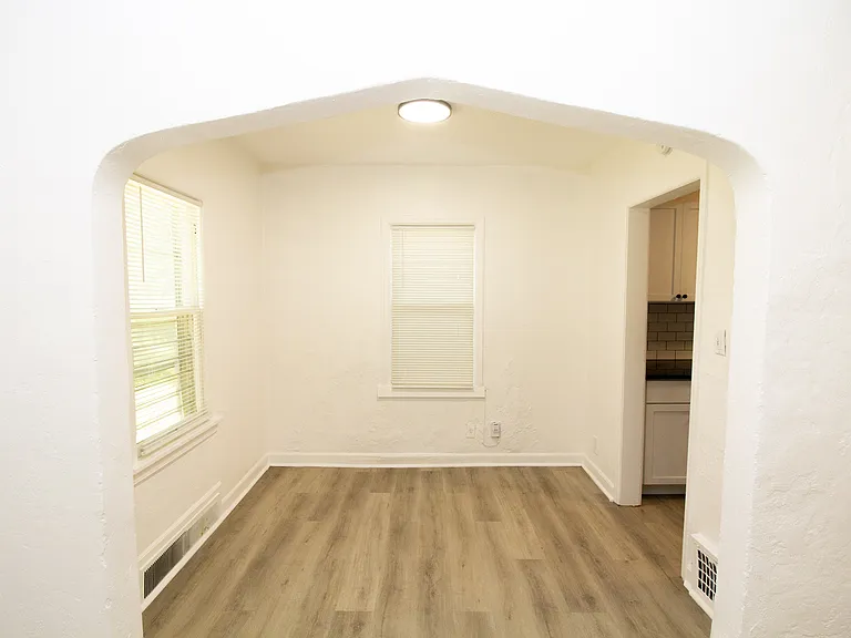 4443 Indiana Ave — Photo 9