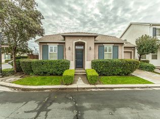 704 W Riviera Ln, Clovis, CA 93619