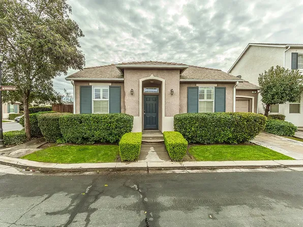 704 W Riviera Ln, Clovis, CA 93619