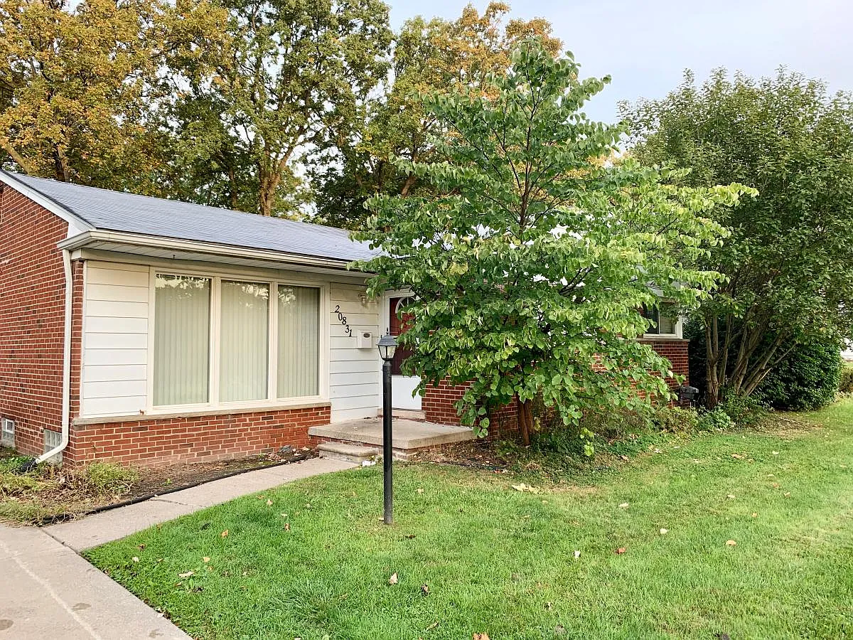 20831 Westhampton Ave photo 1