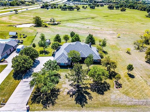2nd image of 157 Deer Park Ct