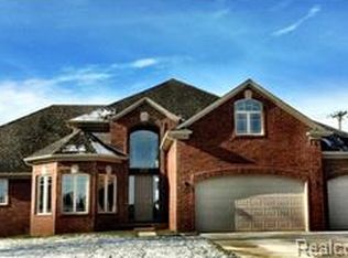 22654 Brantingham Rd, Macomb, MI 48044