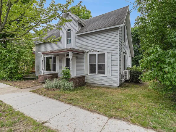 718 Forest Ave, Frankfort, MI 49635