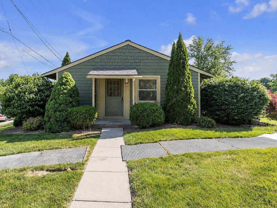 1st image of 2347 Fernwood Ave