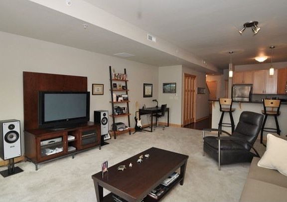 2nd image of 2282 Swan Blvd #2282