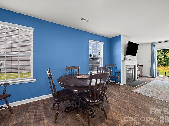 5th image of 2014 Redstone Dr