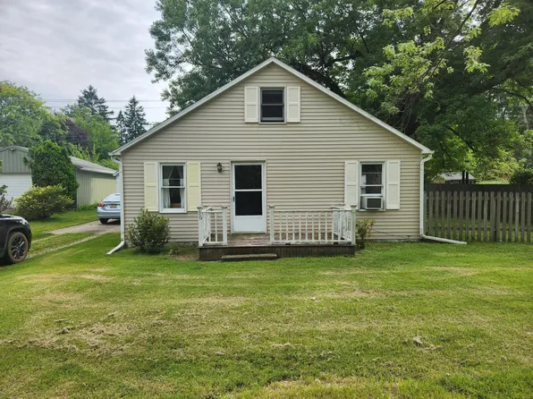 36 Morry St, Hillsdale, MI 49242