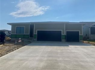 5423 151st St, Urbandale, IA 50323