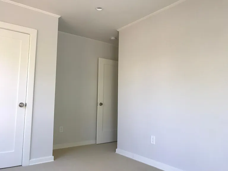 377 Huntley Dr — Photo 10