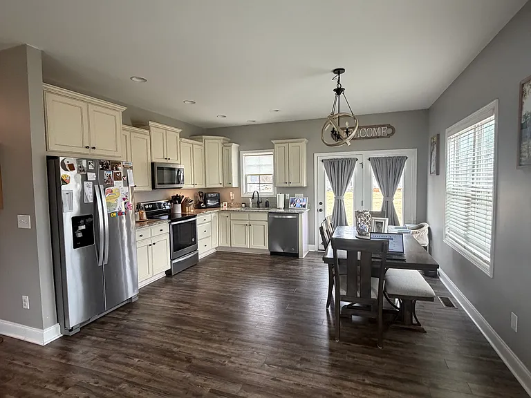 7652 Oakdale Rd — Photo 3