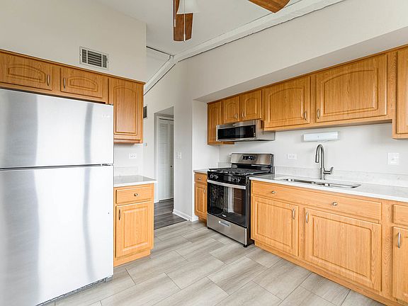 5th image of 1390 Alpine Ct Unit B