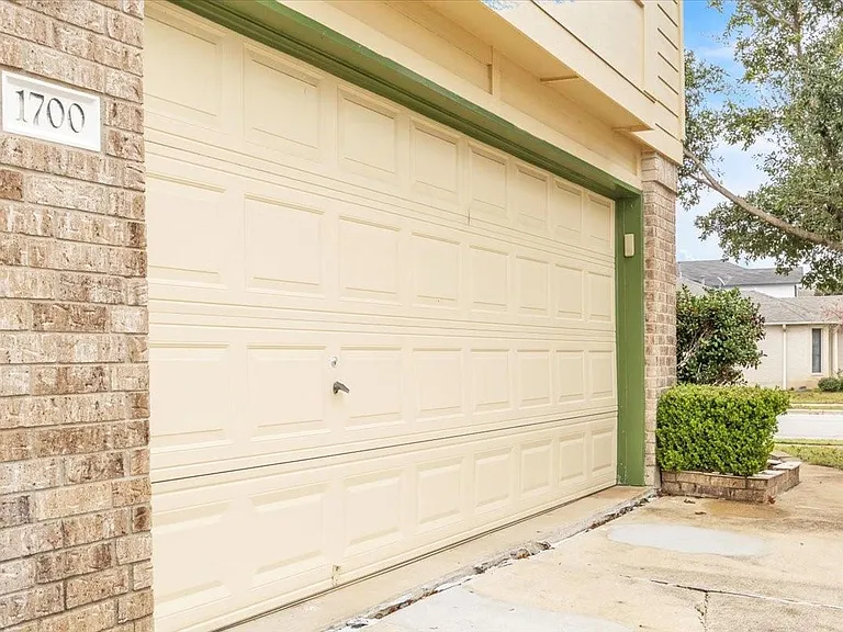 1700 W Pflugerville Pkwy — Photo 5