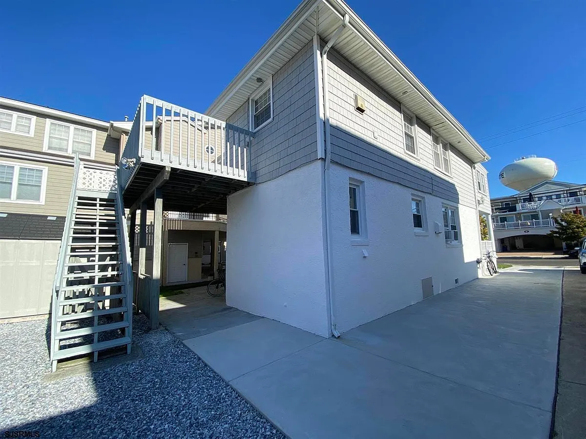 Building Photo - 112 N Washington Ave #1