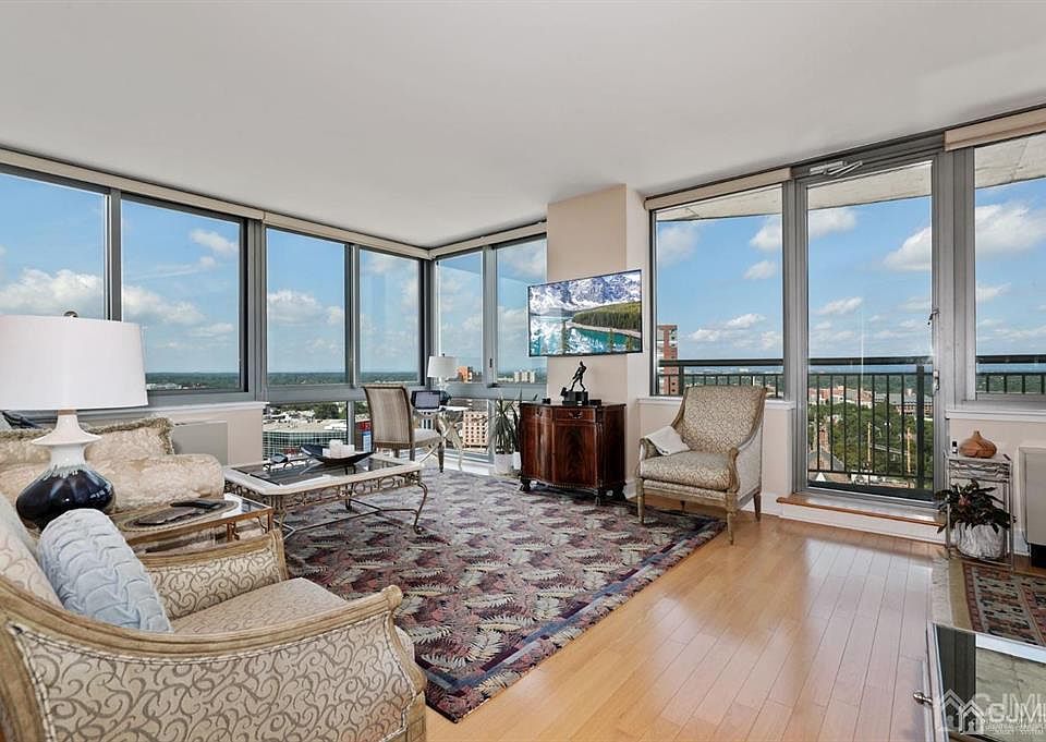 1st image of 1 Spring St Unit 2105