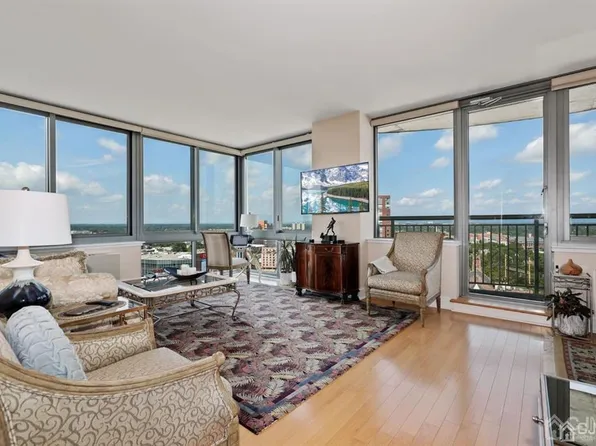 1 Spring St Unit 2105, New Brunswick, NJ 08901