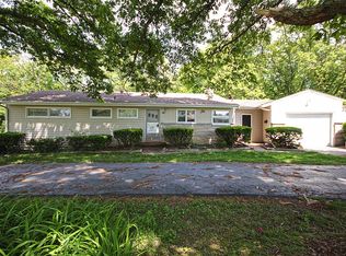 16 Hilltop Dr, Decatur, IL 62521