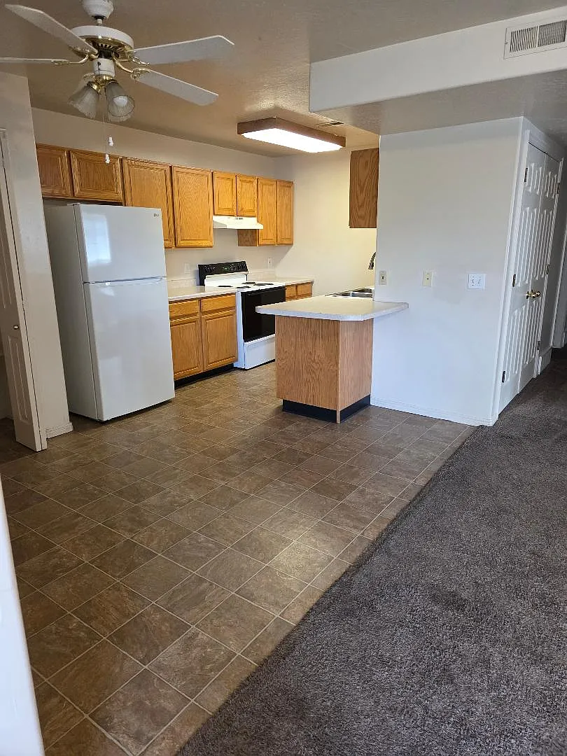 3 bed, 985 sqft, $1,395 — Photo 2