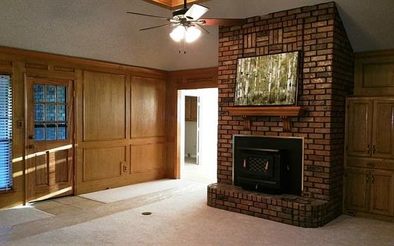 4th image of 2109 Meadowview Dr