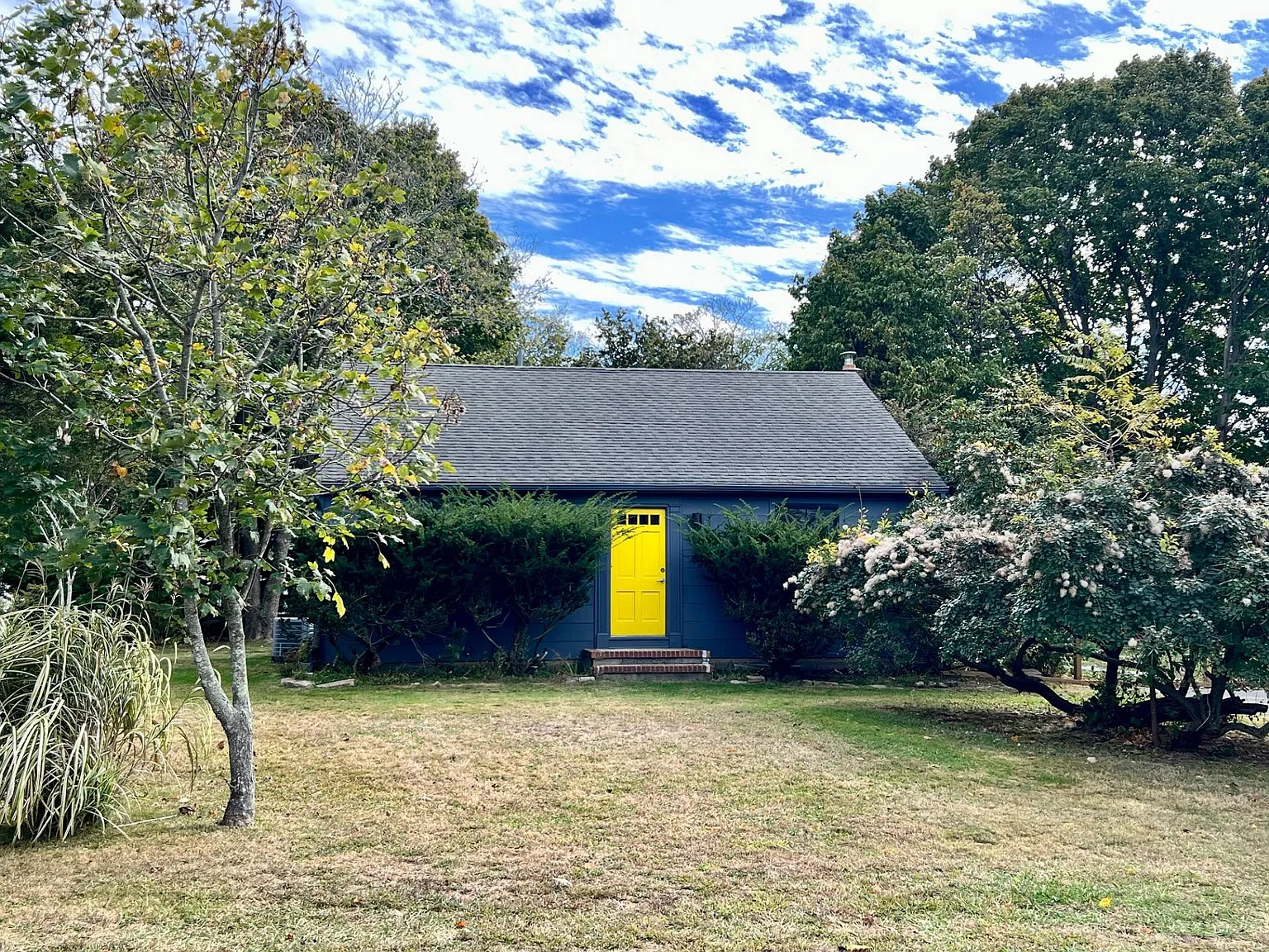 Orient Village Mid Century Gem with Pool! — Photo 1