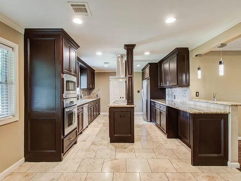 11422 Endicott Ln — Photo 10