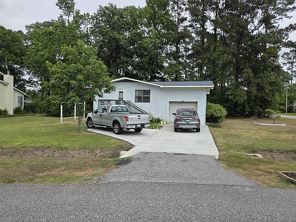 4th image of 1370 SE Harbour Towne Dr.